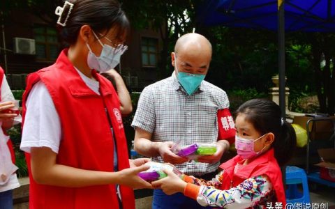 小学生敬礼怎么画简单又漂亮，小学生敬礼怎么画简单又漂亮侧面